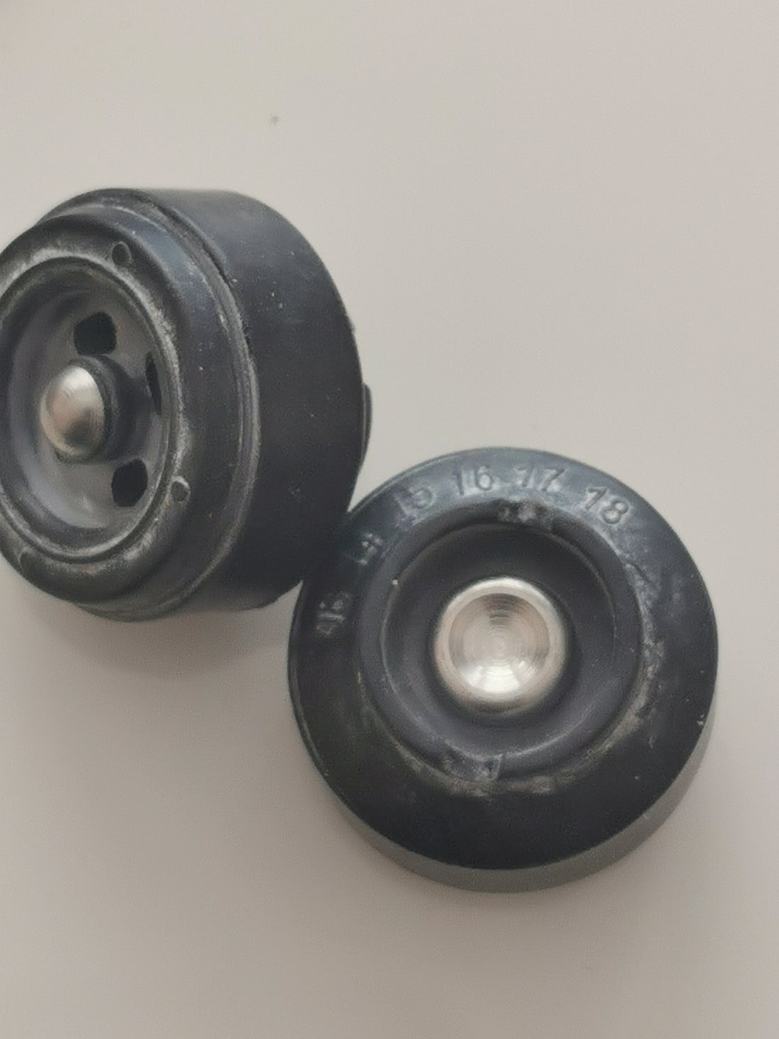 AMC Secuquick Sicherheitsventil Ersatzteil M27 M28 grosses schwarzes Ventil mit Metallstift - Vorderansicht